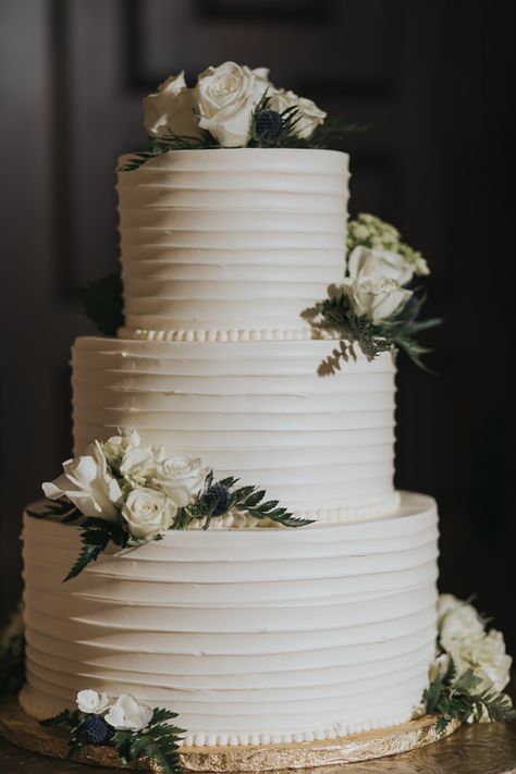 Three Tier Round White Wedding Cake on Flat Gold Cake Stand with White Rose and Greenery and Ferns Ferns Wedding, Vintage Pasta, Gold Cake Stand, 3 Tier Wedding Cakes, Floral Wedding Cakes, Romantic Wedding Cake, Rings Ideas, White Wedding Cakes, Simple Wedding Cake