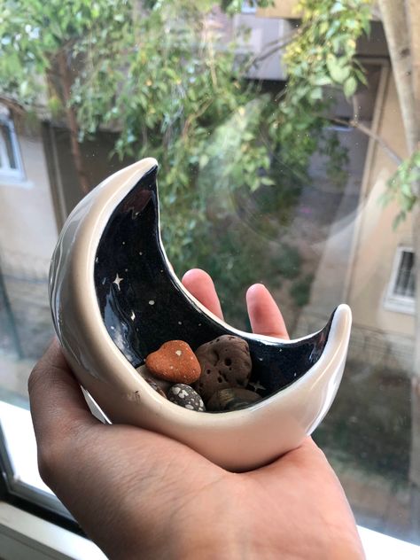 Pagan Clay Crafts, 3d Pottery Ceramic Art, Diy Room Decor Clay, Clay Bedroom Decor, Diy Moon Decorations Craft Ideas, Clay Art Projects Aesthetic, Clay Moon Dish, Funky Ceramic Art, Moon Ceramic Ideas