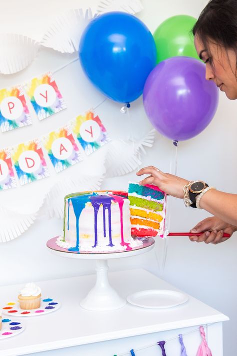 Party For 20 People, Drip Cake Ideas, Rainbow Drip Cake, Art Party Cakes, Artist Birthday Party, Art Birthday Cake, Art Themed Party, Painting Birthday Party, Star Cake