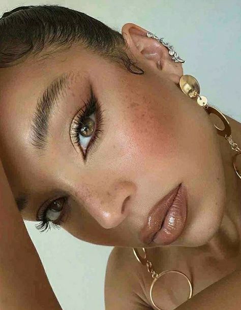 Gold Dress Makeup, Gold And Brown Eye Makeup, Seductive Makeup, Bronze Makeup Look, Fox Makeup, Golden Makeup, Sultry Makeup, Maquillage On Fleek, Gold Smokey Eye