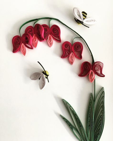 Paper Quill Flowers, Flower Quilling Designs, Quilled Birthday Cards Ideas, Simple Quilling Ideas, Quilling 3d Flowers, Quilling Ideas Unique, Quilling Ideas For Beginners, Butterfly Paper Art, Quilled Roses