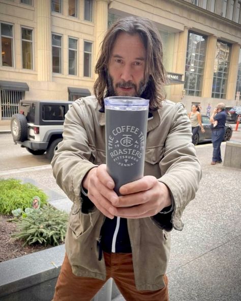 Keano Reeves, Keanu Reeves Pictures, Alexandra Grant, Keanu Reeves Life, Keanu Reeves Quotes, Keanu Reeves John Wick, Artist Film, Hacker Wallpaper, Army Pics