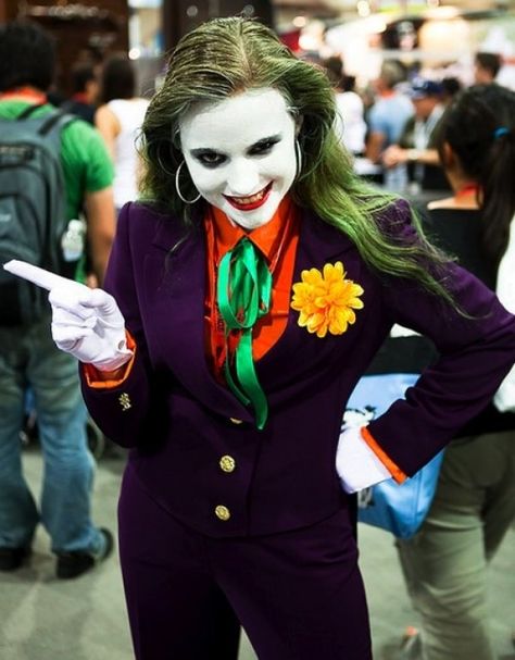 13 Genderbending Jokers - BuzzFeed Female Joker Cosplay, Girl Joker, Female Joker Costume, Batman Girl, Female Joker, Joker Halloween, Joker Makeup, Quick Pics, Joker Costume