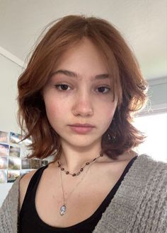 Haircut For Short Face, Arty Haircuts, Chin Length Hair With Face Framing, Haircut Short Hair Round Face, Short Hair Inspo Round Face, Short Layered Hair Without Bangs, Above Neck Haircut, Flowy Short Hair, Chin Length Hair Aesthetic