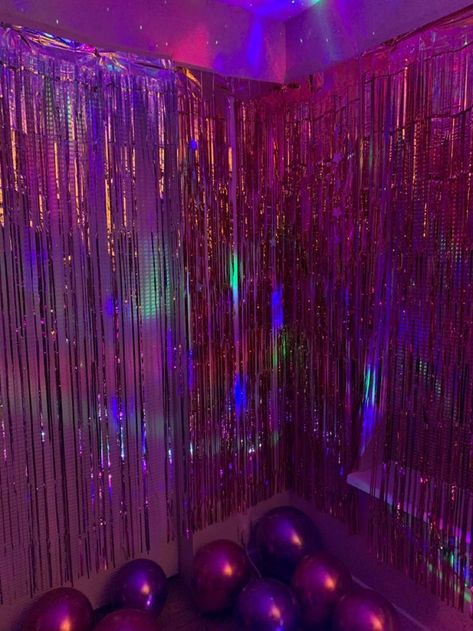 Pink Birthday Esthetics, Euphoric Party Decorations, Sweet Sixteenth Birthday Ideas, Pink Bday Party Ideas Aesthetic, Pink Glow Party, 16 Bday Aesthetic, Neon Pink Birthday Party, Euphoria Aesthetic Party Theme, Bday Party Theme Ideas