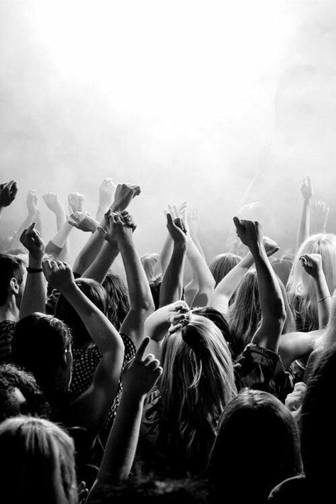 Concert Crowd, Hard Dance, Photography People, Fun Pictures, Time Photography, Music Painting, Music Pictures, Party Photography, Tumblr Photography