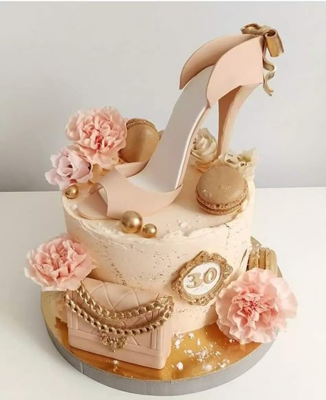 Cakes Quotes, Diva Birthday Cakes, Amazing Cake Ideas, High Heel Cakes, Diva Cakes, Cupcakes Design, Gift Box Cakes, Cake Quotes, Special Birthday Cakes