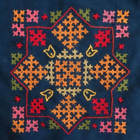 Kashida Motifs, Embroidery Motifs Design, Kasuti Embroidery, Kutch Embroidery, Motifs Design, Kutch Work Designs, Kutch Work, Hand Embroidery Patterns Flowers, Hand Embroidery Videos