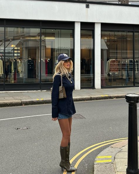 Exploring the townnnnn 🇬🇧 Denim Skirt With Boots, Luxe Street Style, Sunday Brunch Outfit Fall, Denim Mini Skirt Outfit, Brunch Outfits Fall, Sunday Brunch Outfit, Mini Skirt Outfit, Elevated Fashion, Oversized Denim Shirt