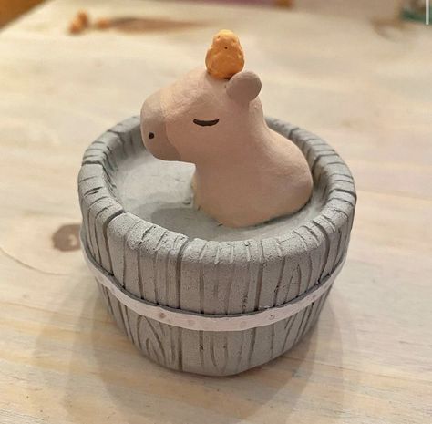 Craft With Friends, Clay Hand Building, Sculptures Clay, Easy Clay Sculptures, Sculpture Art Clay, Clay Sculptures, Hand Building, Clay Diy Projects, Clay Hand