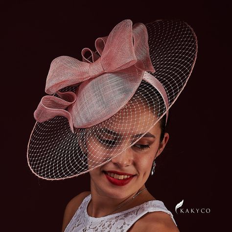 Hat Assesories, Fascinator Hats Outfit, Fascinator Hats Diy, Fascinator Hats Wedding, Derby Wedding, Classy Hats, Sinamay Fascinator, Classic Love, Black Fascinator