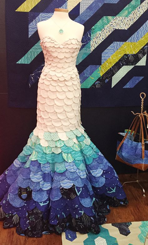 Mermaid dress by Alyssa Holub.  Into The Deep fabric by Patty Sloniger at beckandlundy: Fall Quilt Market 2015. Costume Carnaval, Quilting Digest, Recycled Dress, Paper Fashion, Quilt Fabric Collections, Paper Dress, Fall Quilts, Mermaid Costume, Recycled Fashion