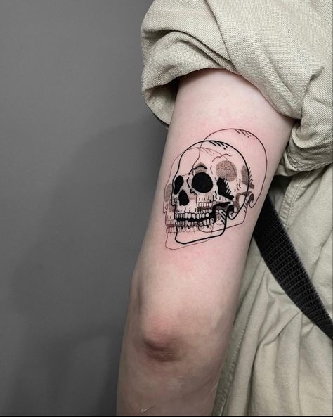 Small Scary Tattoos, Small Skull Tattoo, Tattoo Tips, Grunge Tattoo, Skeleton Tattoos, Alien Tattoo, Tattoos Geometric, Tattoo Style Drawings, Skull Tattoo Design