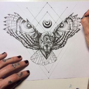 Owl Tattoo Chest, Geometric Owl Tattoo, Owl Tattoo Drawings, Underboob Tattoo Designs, Flying Owl, Throat Tattoo, Neck Tattoos Women, Owl Tattoo Design, Inspiration Tattoos