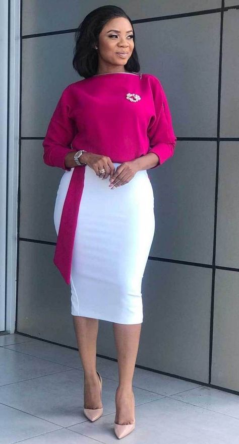 very stylish and always on point when it comes to fashion is known for wearing classic dresses on set which inspire many young ladies. From... Serwaa Amihere, White Pencil Skirt, Fashionable Work Outfit, Corporate Dress, 30 Outfits, Short African Dresses, African Fashion Skirts, Afrikaanse Mode, African Wear Dresses