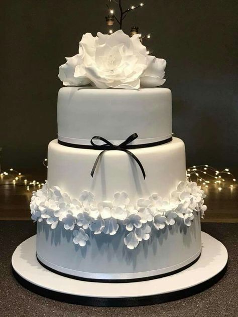 Cheap Wedding Cakes, 25 Anniversary Cake, Double Layer Cake, Wedding Cake Prices, Silver Wedding Cake, Healthy Cakes, Wedding Anniversary Cakes, Dream Wedding Cake, Cake Pricing