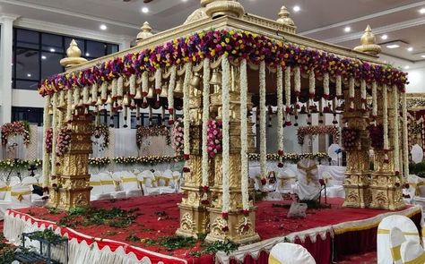 Muhurtha Mandapam Decoration, Muhurtham Mandapam Decor, Mantapa Decoration South Indian Indoor, Center Mantapa Decoration, Traditional Mandap Decor Indian, Muhurtham Decor, Mantapa Designs, Muhurtham Stage Decoration, Stage Decoration Photos