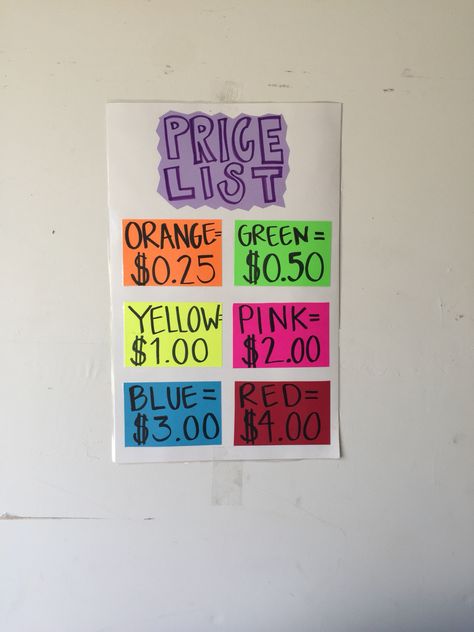 Garage sale pricing sign. Just use different colored stickers to color code all items based on price! Moving Sale Signs Posts, Yard Sale Signs Aesthetic, Divorce Yard Sale Signs, Cute Garage Sale Ideas, Yard Sale Price Guide, Garage Sale Setup Ideas, Pricing Tags Ideas, Garage Sale Price List, Garage Sale Prep