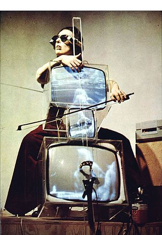 Nam Genius Paik Fluxus Art, Fluxus Movement, Dada Art Movement, Arte Jazz, Nam June Paik, Neo Dada, Dada Art, Television Set, Sound Art