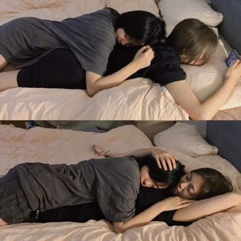 Couple Poses Reference Spicy Wlw, Short Masc Tall Fem Couple, Gl Aesthetic, Wlw Cuddle Bed, Two Girls Making Out, Wlw Sleeping, Wlw Photos, Girls Doing Makeup Together Wlw Bed, Wlw Cute Pics