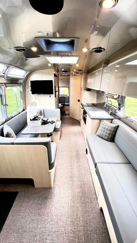 Skoolie Ideas, Skoolie Life, Trailer Shop, School Bus Tiny House, Bus Ideas, Expedition Trailer, Rv Bus, Airstream Remodel, Airstream Interior