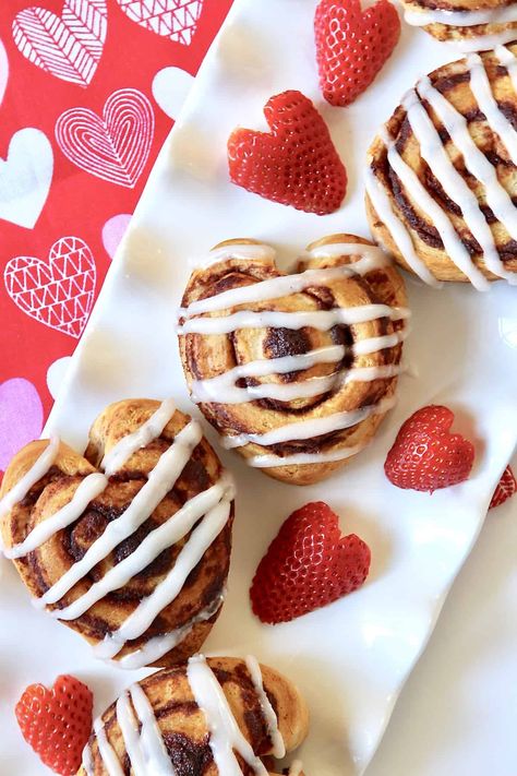 Heart Cinnamon Rolls, Shaped Cinnamon Rolls, Heart Shaped Cinnamon Rolls, Bunny Cinnamon Rolls, Flourless Banana Bread, Baked Cake, Ice Cream Bites, Donuts Recipe, Chocolate Chip Ice Cream