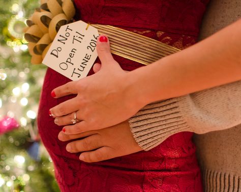 Christmas Cards Pregnant, Baby Announcement Photoshoot Christmas, Baby Number 2 Announcement Christmas, Christmas Cookie Pregnancy Announcement, Christmas Card Baby Announcement, Baby Announcing Ideas Christmas, Christmas Baby Announcement Second Child, Christmas Baby Announcement Photoshoot, Christmas Maternity Photoshoot