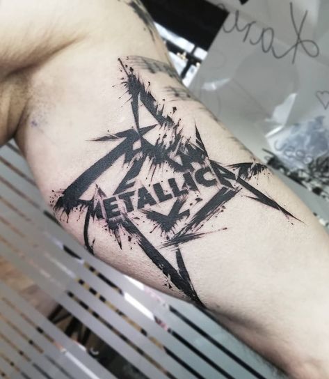 Metallica Logo Tattoo, Acdc Tattoo, Metallica Tattoo, Tato Tradisional, Metallica Art, Rock Tattoo, Star Tattoo Designs, Metal Tattoo, Star Tattoo