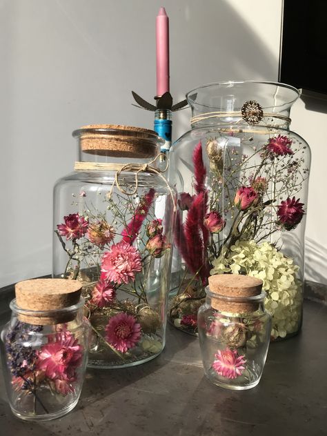 Jar Of Dried Flowers, Dried Flowers In Glass Vase, Dried Flowers In A Jar, Dried Flowers In Jars, Dried Flower Jar, Things To Do With Dried Flowers, Dried Flowers Ideas Decor, Dry Flowers Decoration, Dried Flowers Crafts