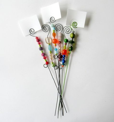 Garden Bead Sticks, How To Make Fairy Garden Stakes, Bead Garden Stakes Diy, Plant Stakes Diy How To Make, Outdoor Bead Crafts, Plant Stakes Decorative Diy, Flower Stakes Diy, Diy Plant Picks, How To Make Beaded Garden Stakes