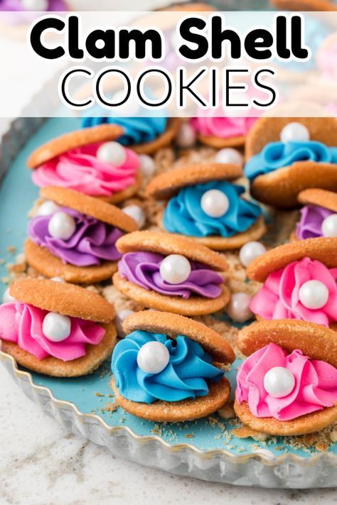 Cookies with pink and blue frosting. Spongebob Sleepover, Ocean Treats, Clam Cookies, Clam Shell Cookies, Shell Cookies, Festive Snacks, Bake Ideas, Disney Night, Ocean Theme Party