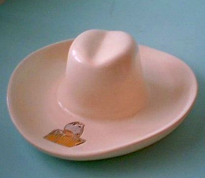 Haldeman Caliente pottery cowboy hat ashtray Cowboy Hat Ashtray, Cowboy Hat Pottery, Cowboy Hat Ceramic, Cowboy Pottery, Clay Cowboy Hat, Cute Pinch Pot Ideas, Pottery Ideas Handbuilt, Handbuilt Pottery Ideas, Ceramic Ash Tray