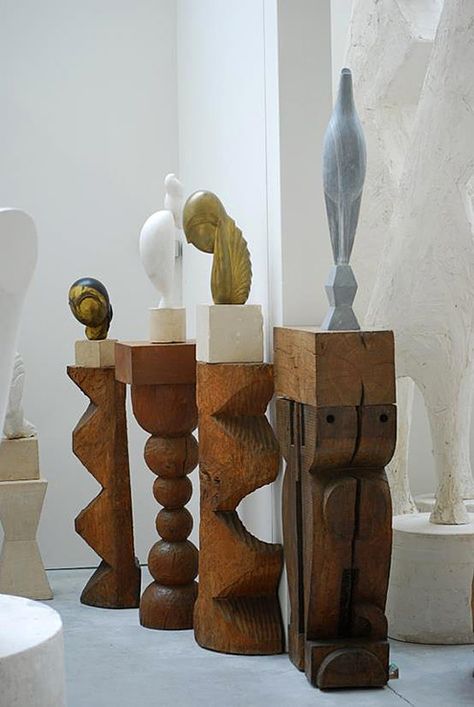 Brancusi studio in Paris. Brancusi Sculpture, Constantin Brancusi, Wooden Sculptures, Istoria Artei, Into The Wood, Sculptures Céramiques, Action Painting, Into The Woods, Wooden Sculpture