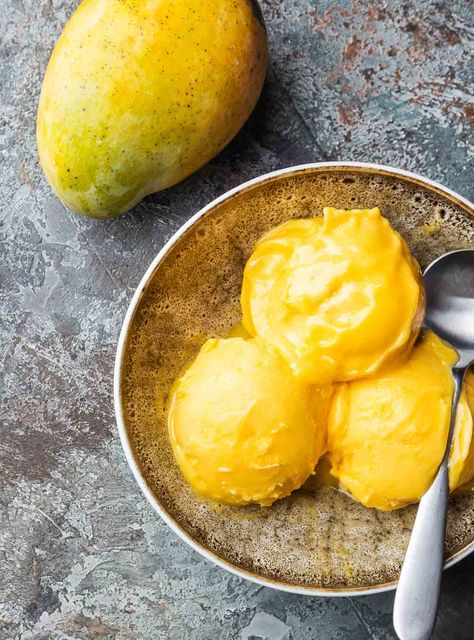 Mango Gelato, Mango Frozen Yogurt, Fruit Soft Serve, Homemade Sorbet, Easy Summer Dessert, Gelato Recipe, Ice Cream Maker Recipes, Mango Sorbet, Homemade Ice Cream Recipes