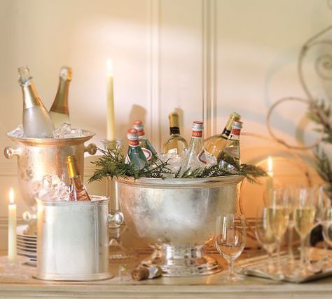 holiday champagne bar New Years Eve Table Setting, Glam Table, New Year Table, Bubbly Bar, New Year's Party Decorations, Cheer Party, Drink Bar, Champagne Party, Champagne Bar