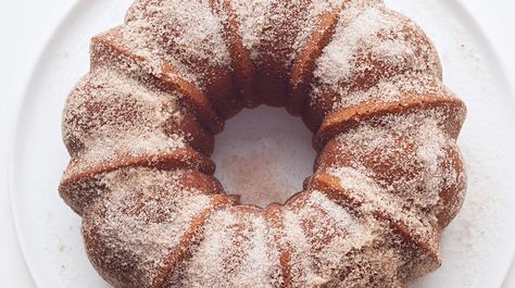 Apple-Cider Doughnut Cake Donut Cake, Doughnut Cake, Apple Cider Donuts, Bundt Pan, Cake Tasting, Cake Donuts, Köstliche Desserts, Apple Desserts, Fall Desserts