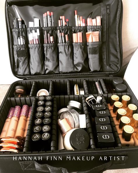 Pro Makeup Kit, Makeup Kit Organization, Makeup Artist Kit Organization, Professional Makeup Artist Kit, Makeup Artist Career, Makeup Artist Kit Essentials, Makeup Artist Bag, Professional Makeup Bag, Travel Makeup Kit