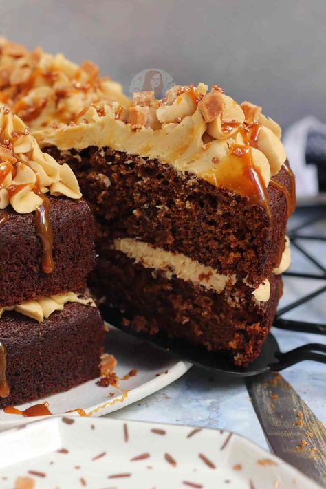 Sticky Toffee Cake! - Jane's Patisserie Patisserie, Toffee Buttercream, Toffee Cake Recipe, Sticky Date Cake, Sticky Toffee Cake, Toffee Cake, Janes Patisserie, Sticky Date Pudding, Homemade Toffee