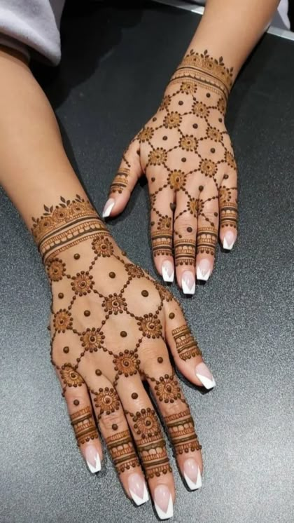 Simple Mehndi Design | Latest hand mehndi designs for girls | Times Now Henne Tattoo, Front Mehndi Design, Simple Mehendi Designs, Tato Henna, Mehndi Designs For Kids, Simple Mehndi Designs Fingers, Very Simple Mehndi Designs, Pretty Henna Designs, Full Mehndi Designs