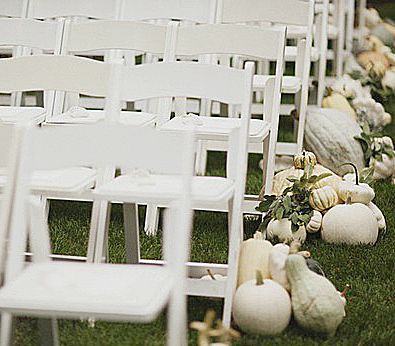 White pumpkin and gourd decor! Love this idea Pumpkin Wedding Decor, White Pumpkins Wedding, Wedding Pumpkins, Pumpkin Wedding, Big Fat Indian Wedding, Fall Wedding Decorations, Wedding Inspiration Fall, Aisle Decor, Wedding Aisle