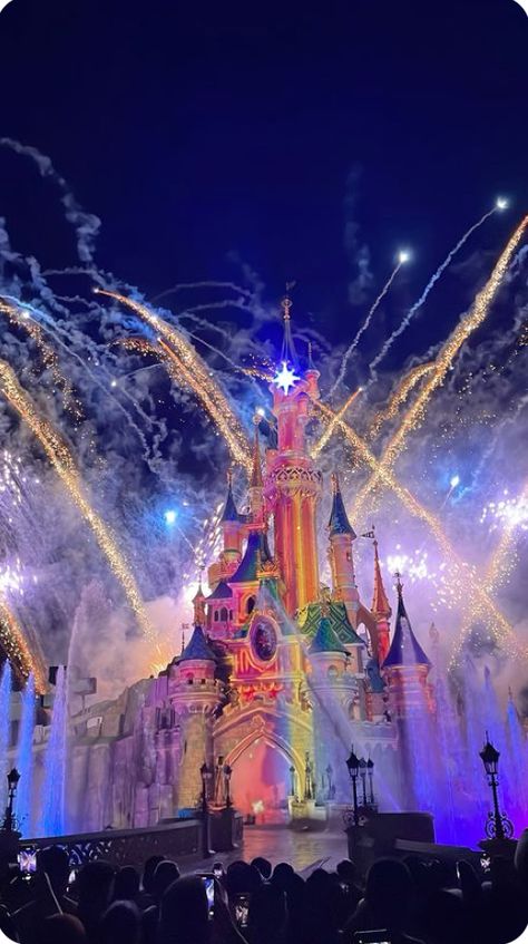 Disney Castle Paris, Disneyland Paris 2023, Vision Board Disneyland, Disneyland Vision Board, Desniy Land, Disneyland Paris Wallpaper, Disney Paris Aesthetic, Euro Disney Paris, Disneyland France