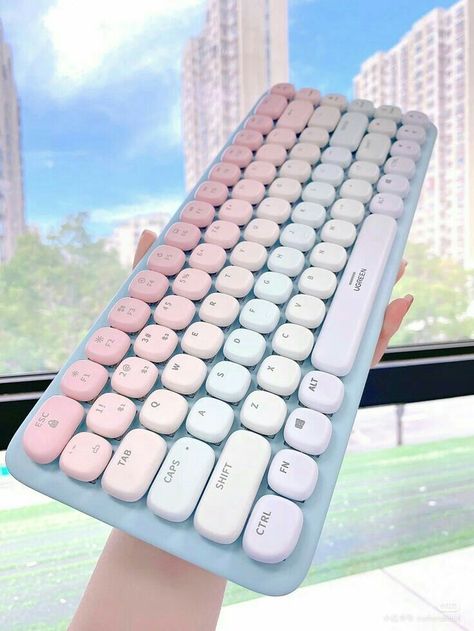 Kawaii Electronics, Fancy Keyboard, Gamer Accessories, Shopping Aesthetic, Gamer Setup, Desk Makeover, Ipad Accessories, Key Caps, Study Aesthetic