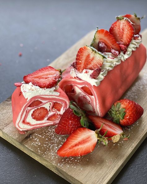 Strawberry Crepe Roll, Crepes Aesthetic, Strawberry Crepe Cake, Crepe Cake Recipe, Strawberry Roll Cake, Strawberry Crepe, Pancake Roll, Strawberry Crepes, Easter 2024