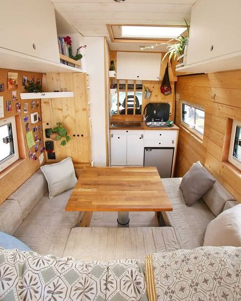 Interior Boho, Caravan Renovation, Kombi Home, Van Conversion Interior, Caravan Interior, Vintage Airstream, Van Life Diy, Interior Vintage, Campervan Interior