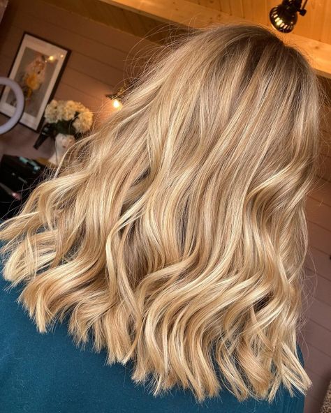 Blonde Hair Color Ideas Honey Golden, Highlights Blonde Hair Caramel Honey, Golden Blonde Hair With Babylights, Carmel On Blonde, Hair Highlights Golden Blonde, Britt Robertson Hair, Natural Buttery Blonde Hair, Babylights On Strawberry Blonde, Strawblonde Hair With Highlights