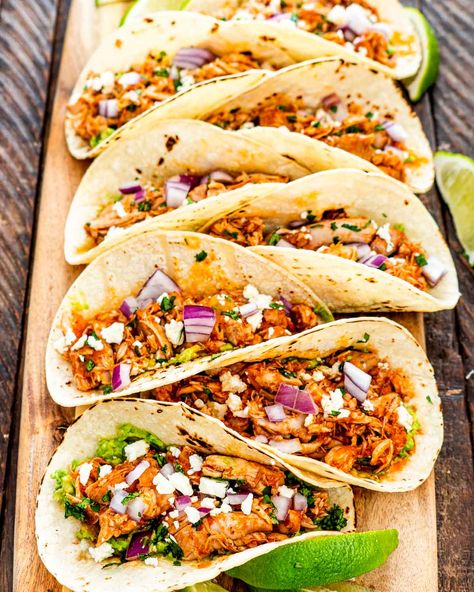 Chicken Thigh Tacos Instant Pot, Instant Pot Chicken Tacos, Chicken Tacos Recipe Easy, Pulled Chicken Tacos, Taco Side Dishes, Instapot Meals, Chicken Tinga, Easy Shredded Chicken, Make Shredded Chicken