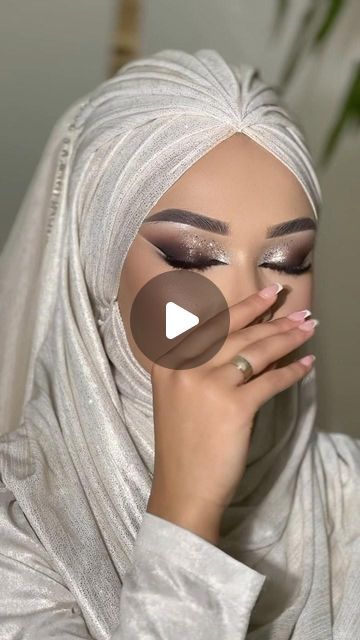 2023 Bridal Makeup, Bridal Hijab Styles, Juliet Cap, Bridal Hijab, Silk Tulle, Bridal Veils, Fashion Fail, Outfits Winter, Hijab Style