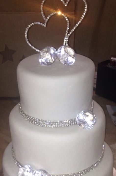 Wedding Cake With Diamonds, Bling Wedding Cakes Diamonds, Decorations For 25th Wedding Anniversary, Bling Cakes Birthday Diamonds, Diamond Wedding Cake Ideas, 60th Wedding Anniversary Cake Ideas, Diamond Wedding Decor, 60th Wedding Anniversary Cakes, Diamond Wedding Decorations