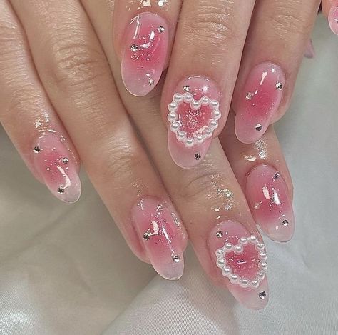 Barbie Nails With Charms, Barbie Nails Aesthetic, Pink Kawaii Nails, Barbie Nails Short, Nail Barbie, Barbie Inspired Nails, Barbie Nails Acrylic, Barbie Nail Art, Barbie Nail