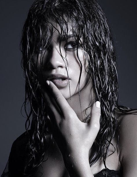 Zendaya Photoshoot, Wet Look Hair, Hunger Magazine, Water Shoot, Studio Photography Poses, Hair Photography, Photoshoot Studio, Beauty Photoshoot, Photoshoot Themes